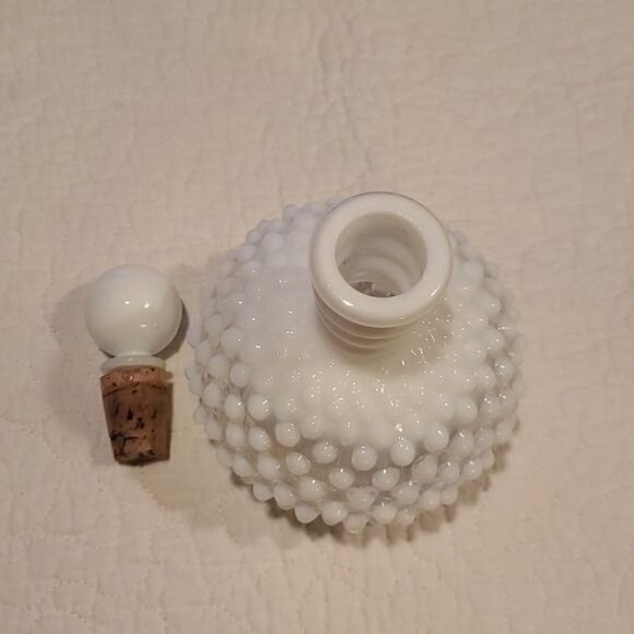 Fenton‎ Vintage White Hobnob Perfume Bottle with Stopper - Picture 3 of 7